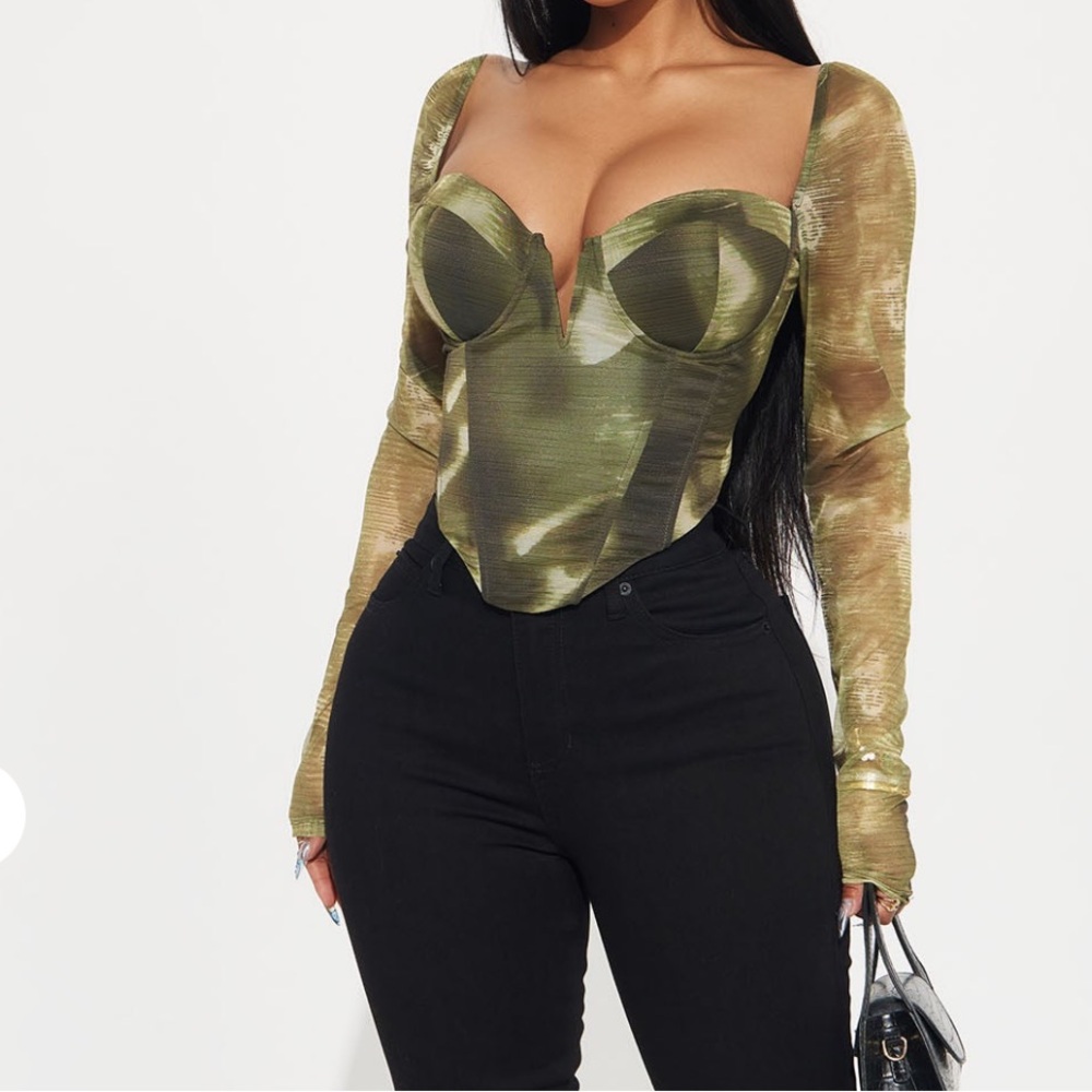 Stylish Camouflage Long Sleeve Women's Top